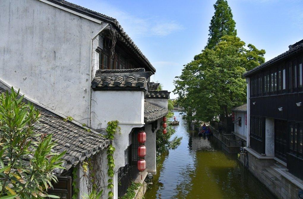 逃出诡异古宅