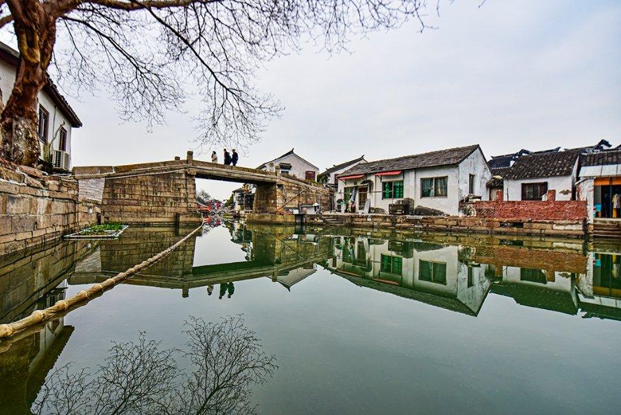 去工厂面试时，说一天十小时，结果去上班却是十个半小时，你说这样的工厂可以干下去吗？游戏画面